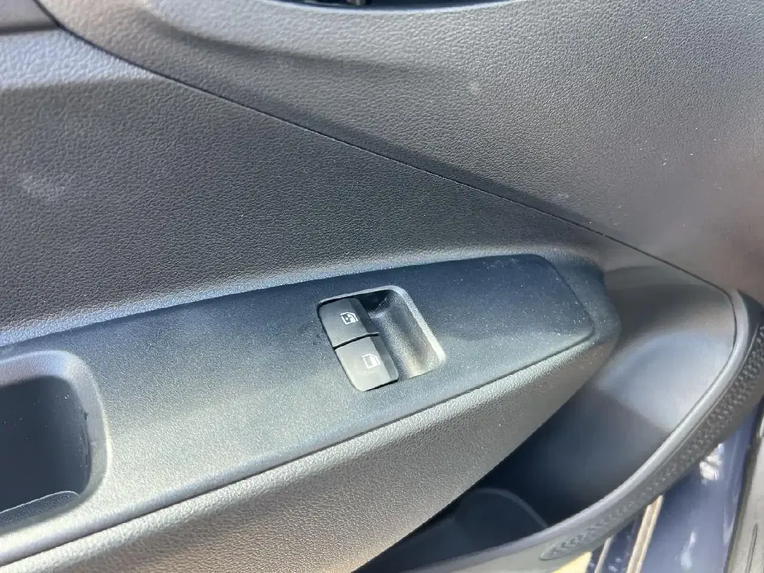Hyundai i10 - Thumbnail 13