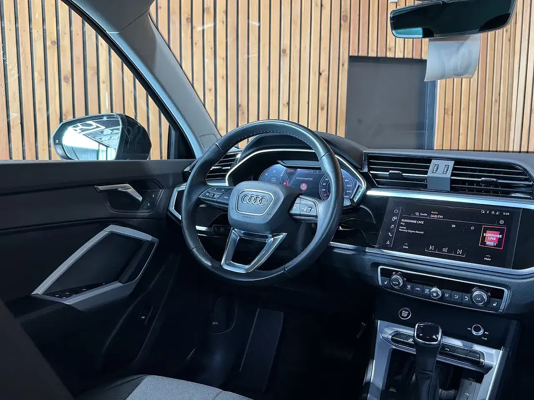 Audi Q3 - Thumbnail 10