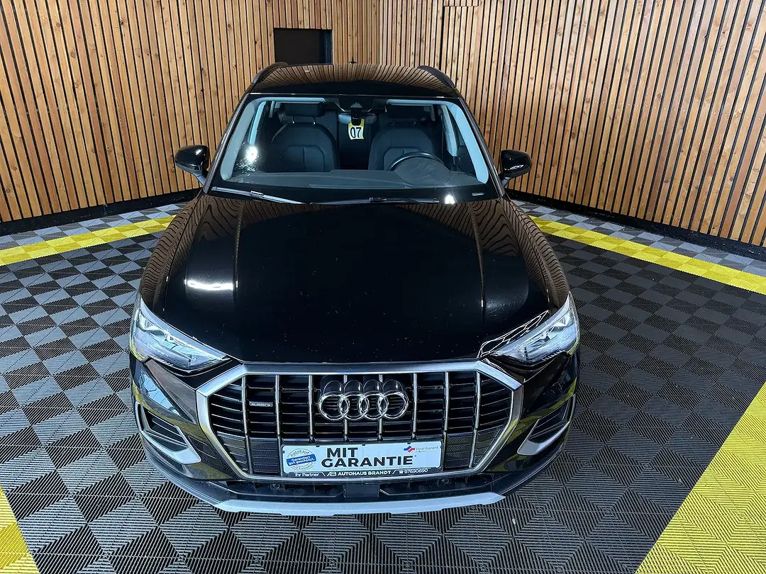 Audi Q3 - Thumbnail 3