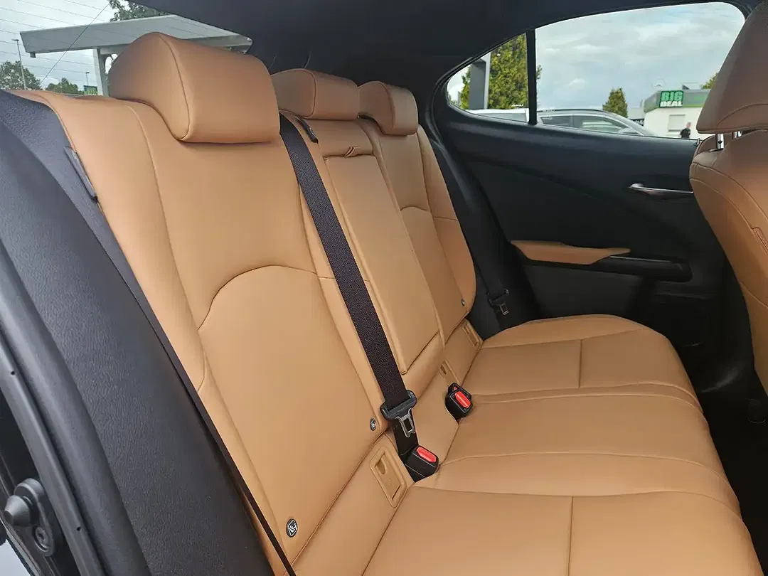 Lexus UX 300h - Thumbnail 11