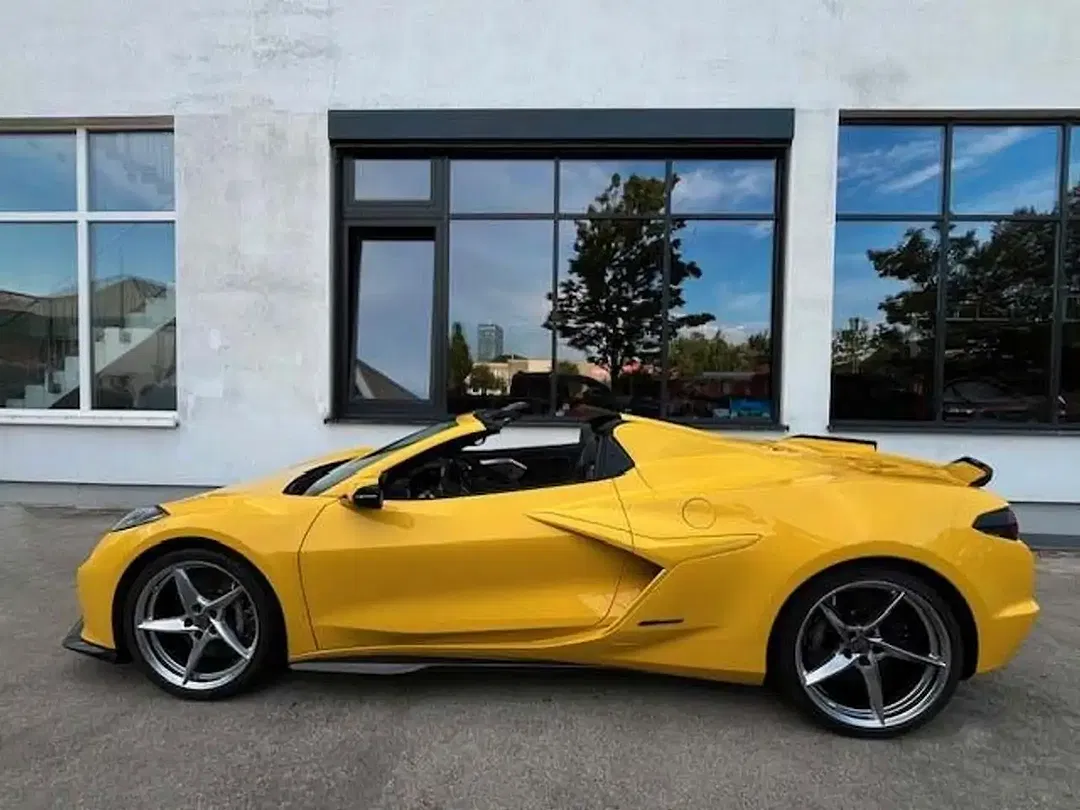 Corvette C8 - Thumbnail 2