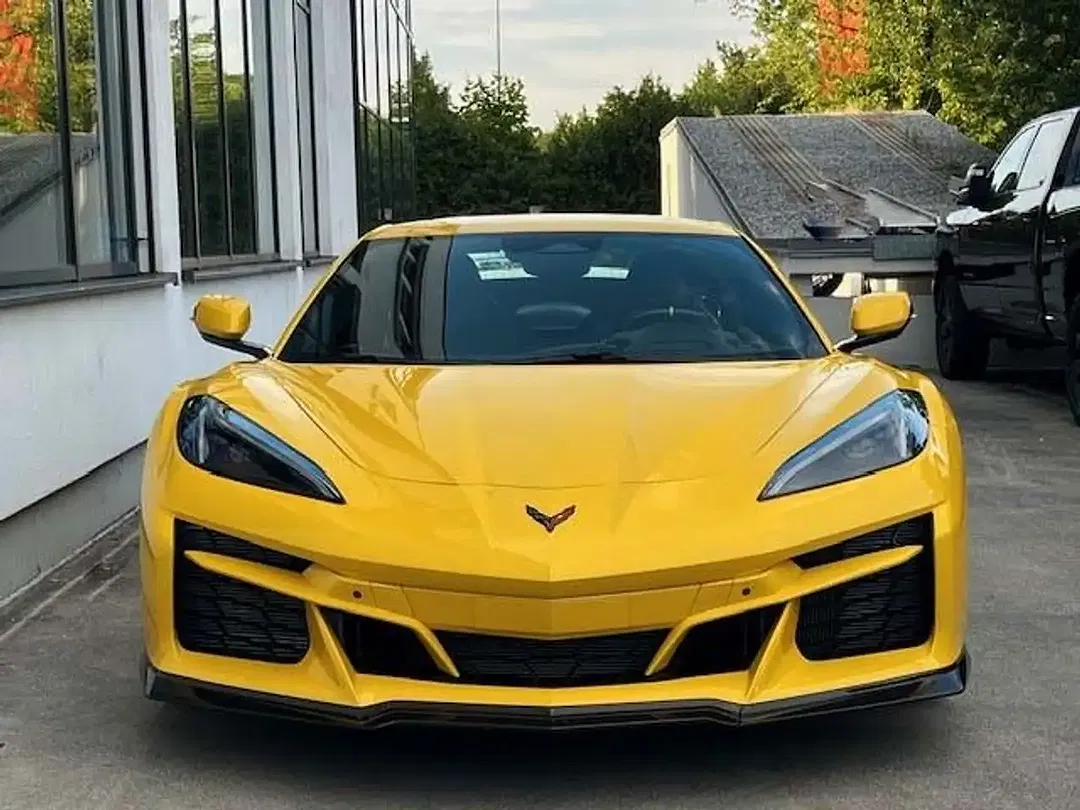 Corvette C8 - Thumbnail 3