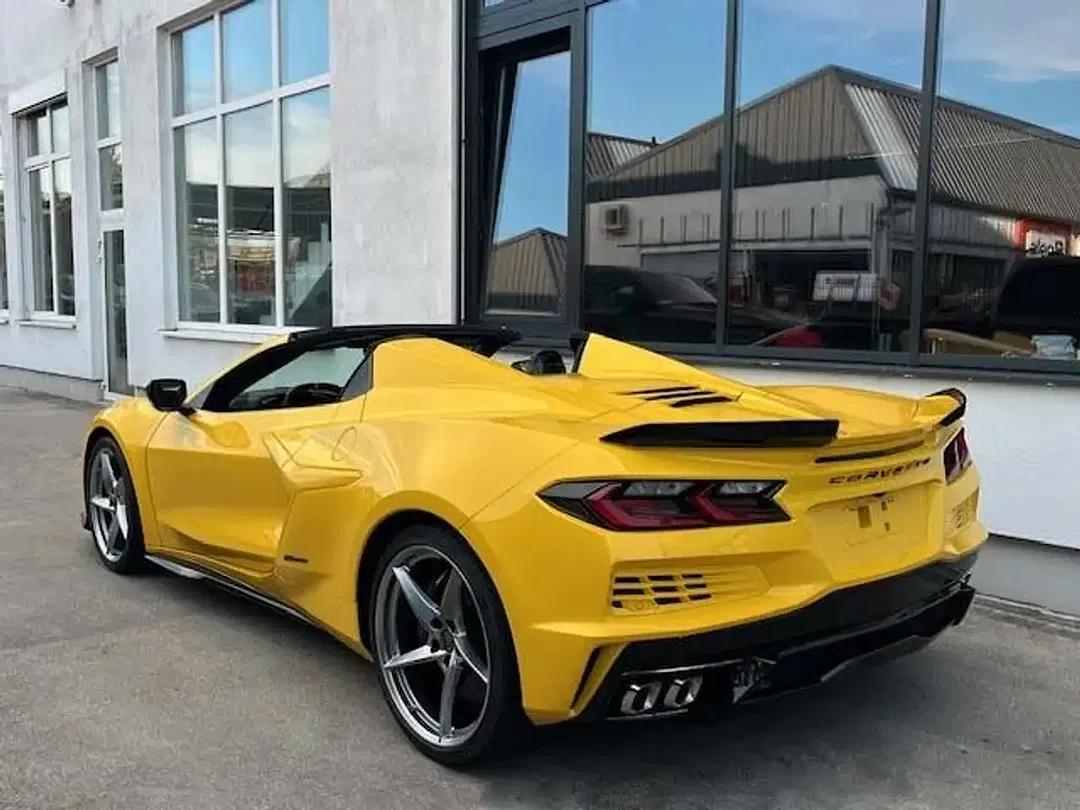 Corvette C8 - Thumbnail 4