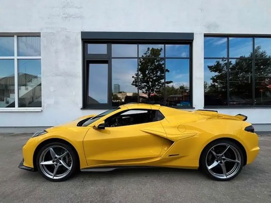 Corvette C8 - Thumbnail 7