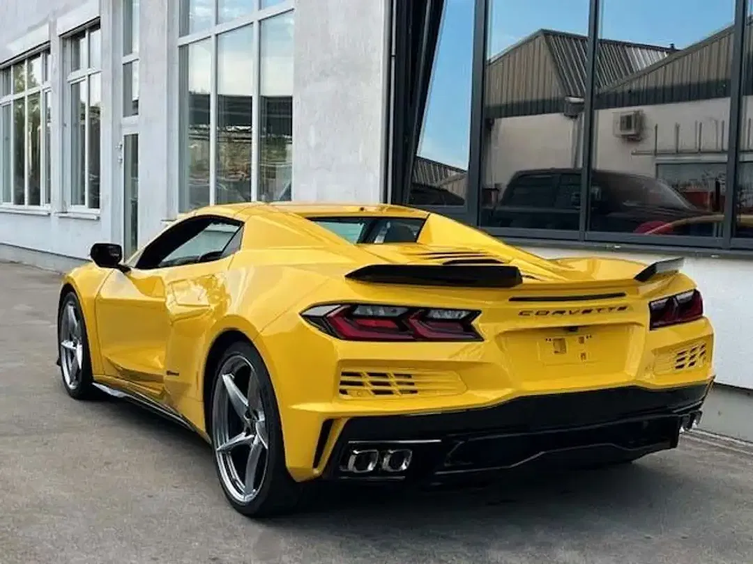 Corvette C8 - Thumbnail 8