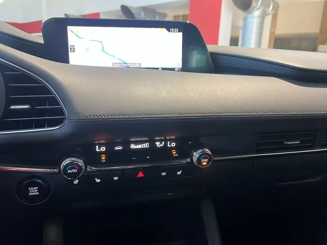 Mazda 3 - Thumbnail 13