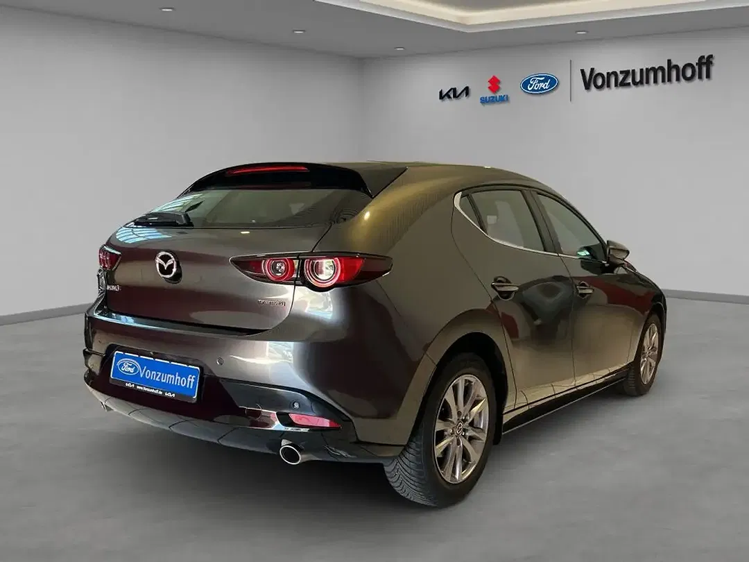 Mazda 3 - Thumbnail 3