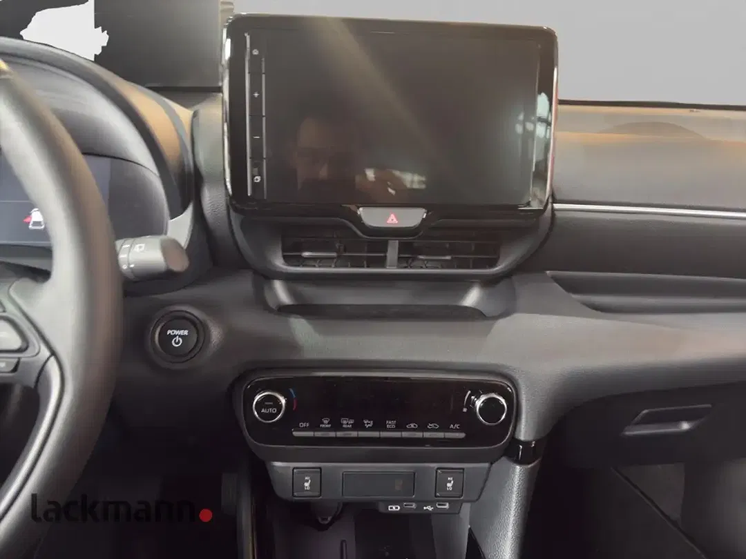 Toyota Yaris - Thumbnail 12