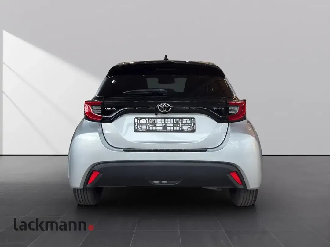 Toyota Yaris - Thumbnail 6