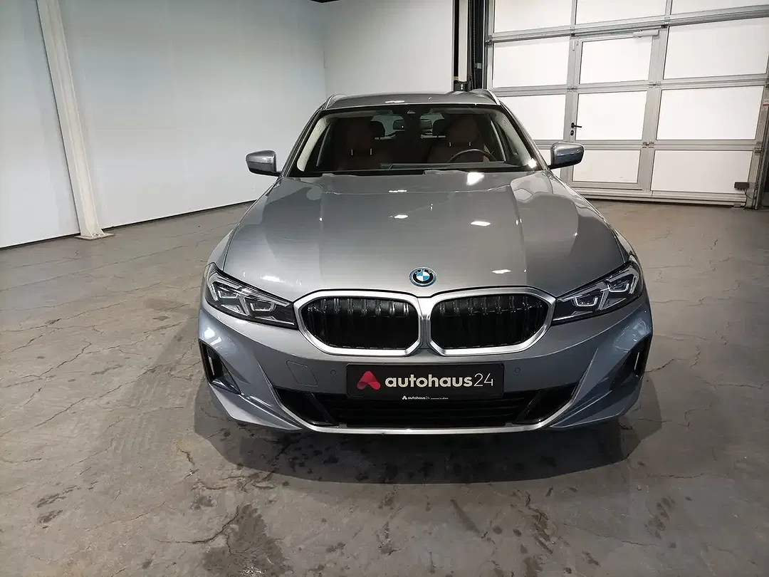 BMW 320 - Thumbnail 2