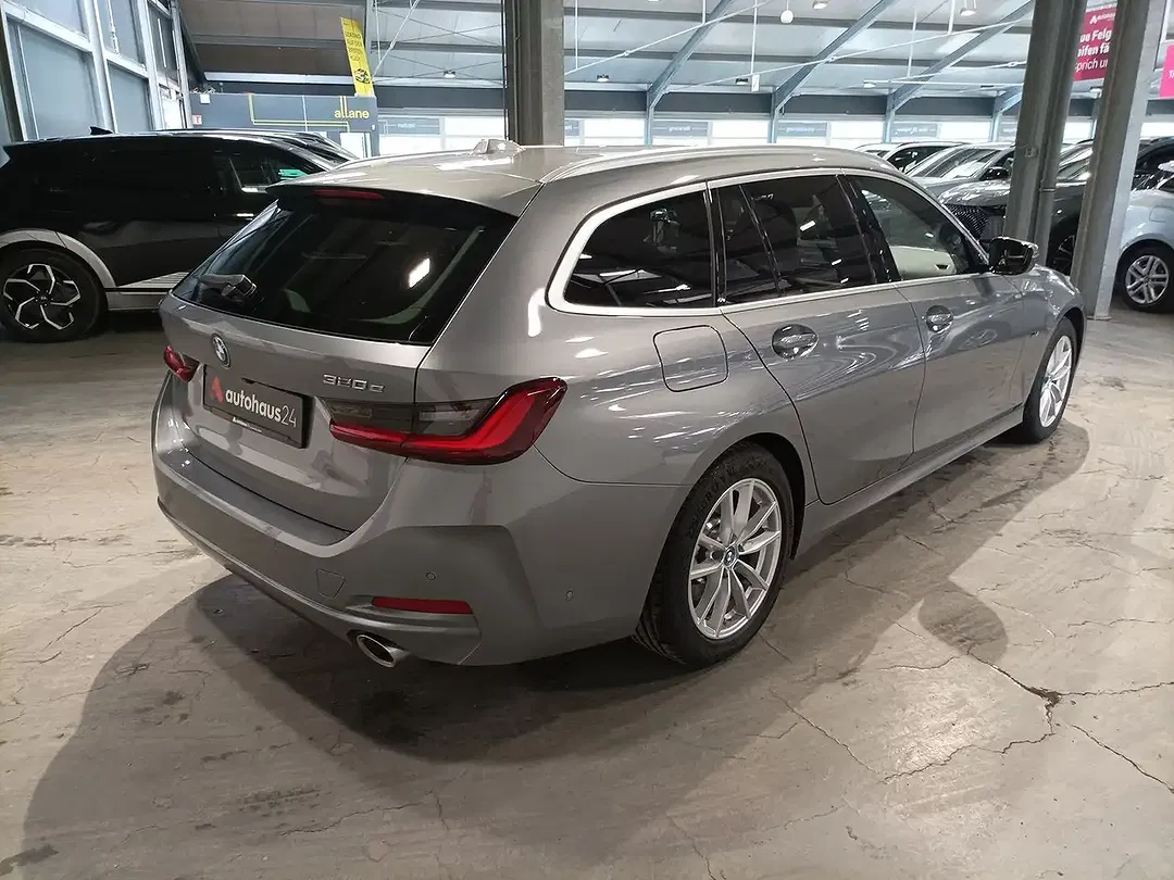 BMW 320 - Thumbnail 5