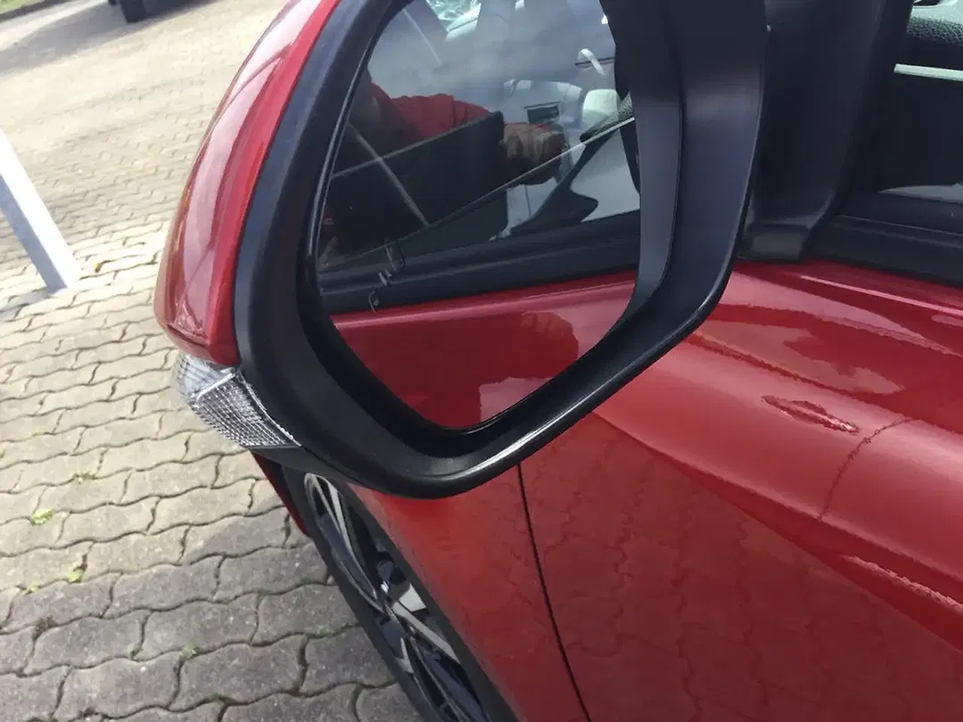 Toyota Yaris - Thumbnail 12