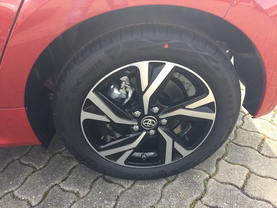 Toyota Yaris - Thumbnail 6