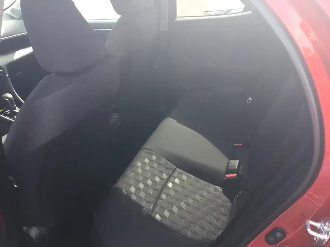 Toyota Yaris - Thumbnail 8