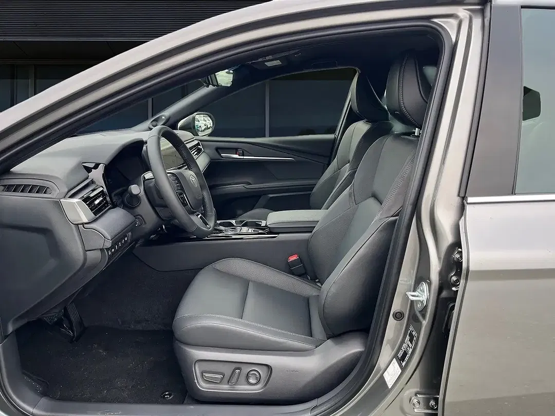 Toyota Camry - Thumbnail 19