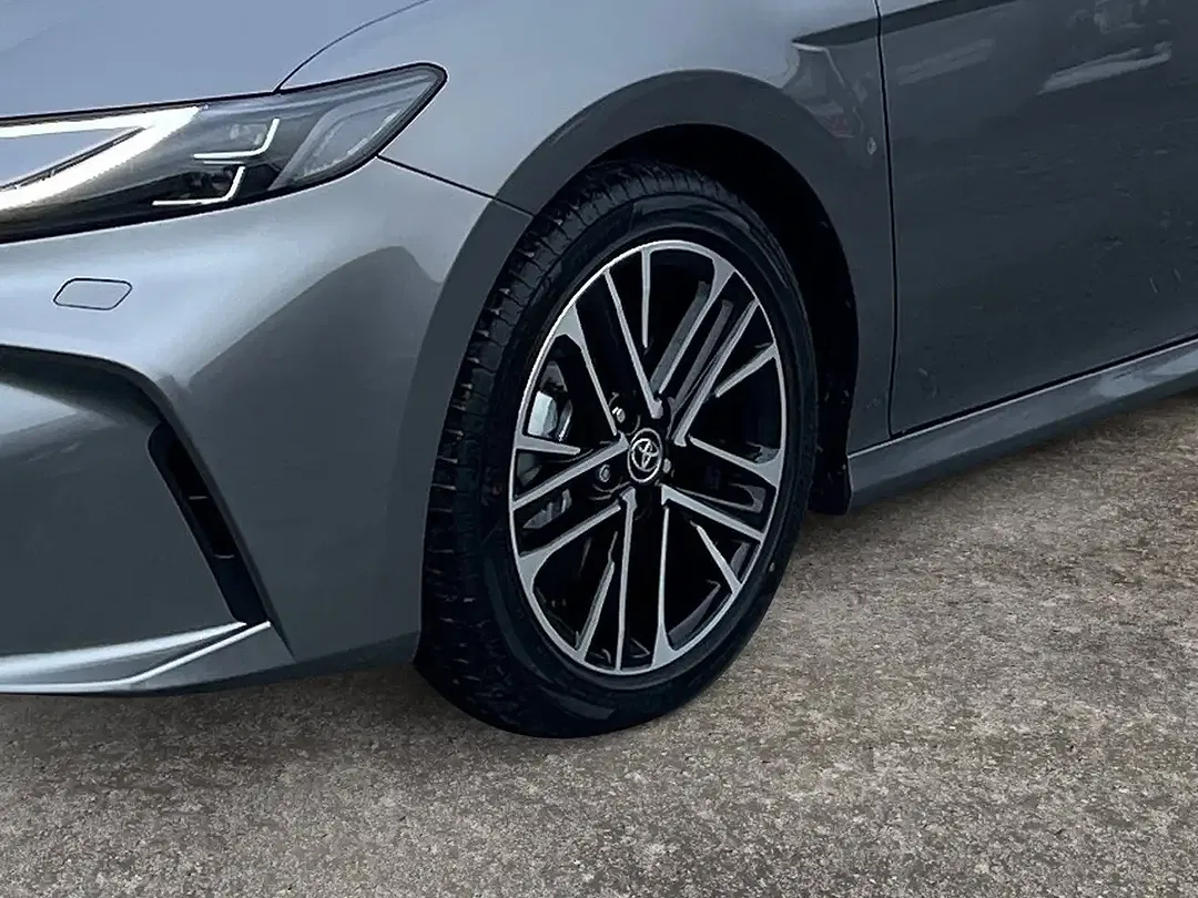 Toyota Camry - Thumbnail 26