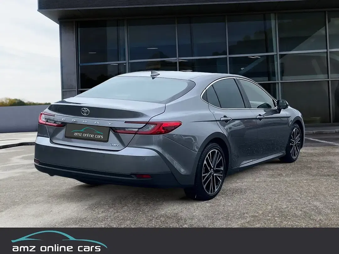 Toyota Camry - Thumbnail 4