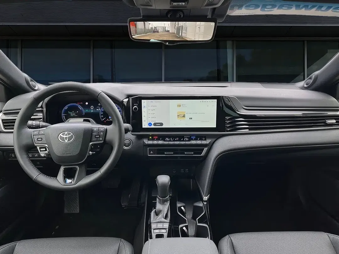 Toyota Camry - Thumbnail 5