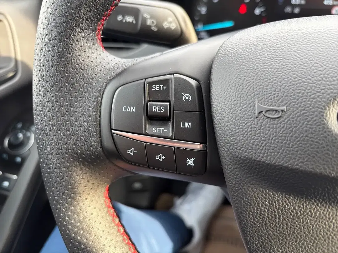 Ford Focus - Thumbnail 11