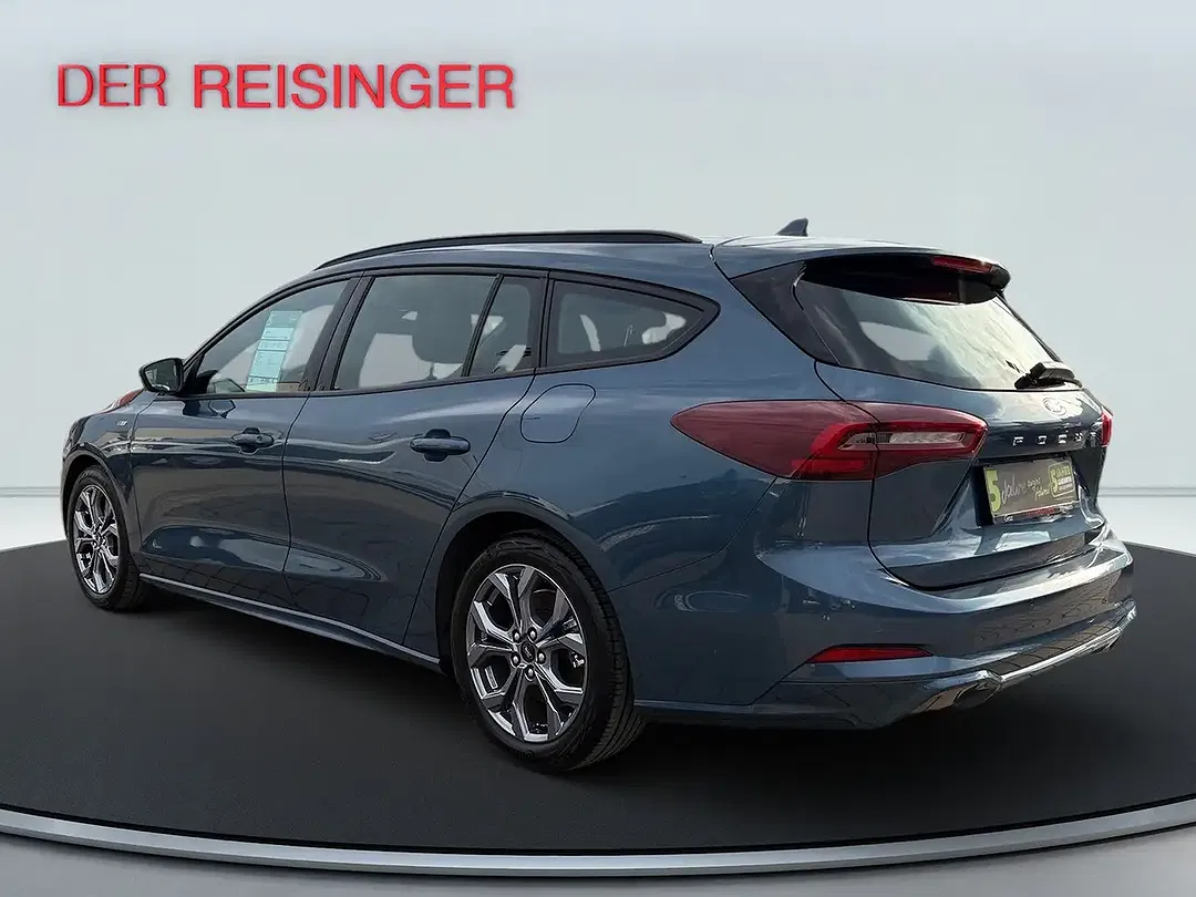 Ford Focus - Thumbnail 3