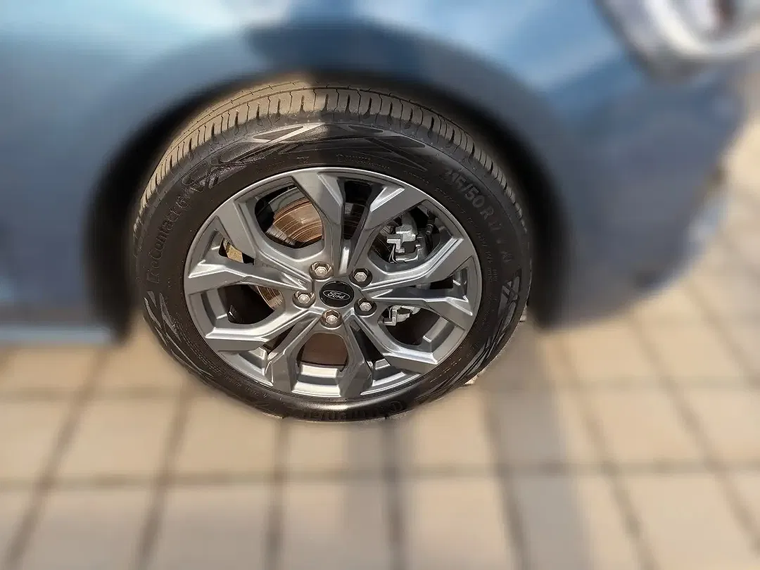 Ford Focus - Thumbnail 6