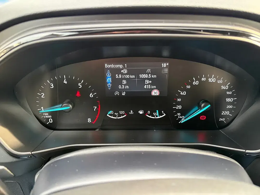 Ford Focus - Thumbnail 9