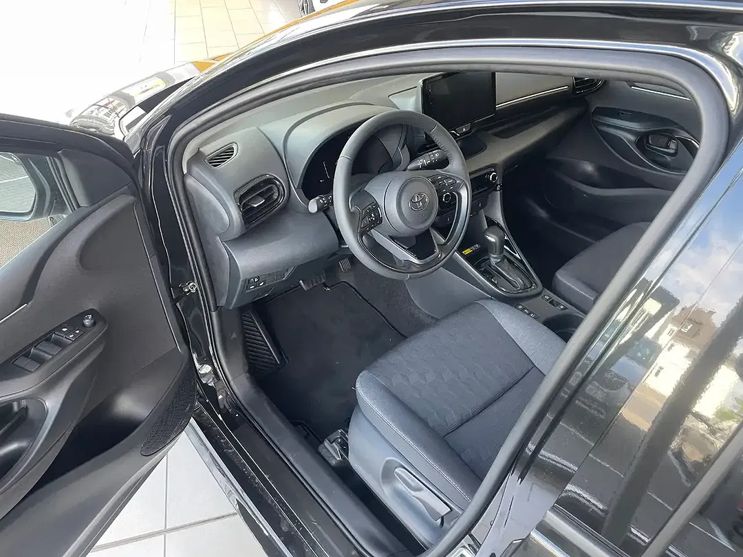 Toyota Yaris - Thumbnail 9