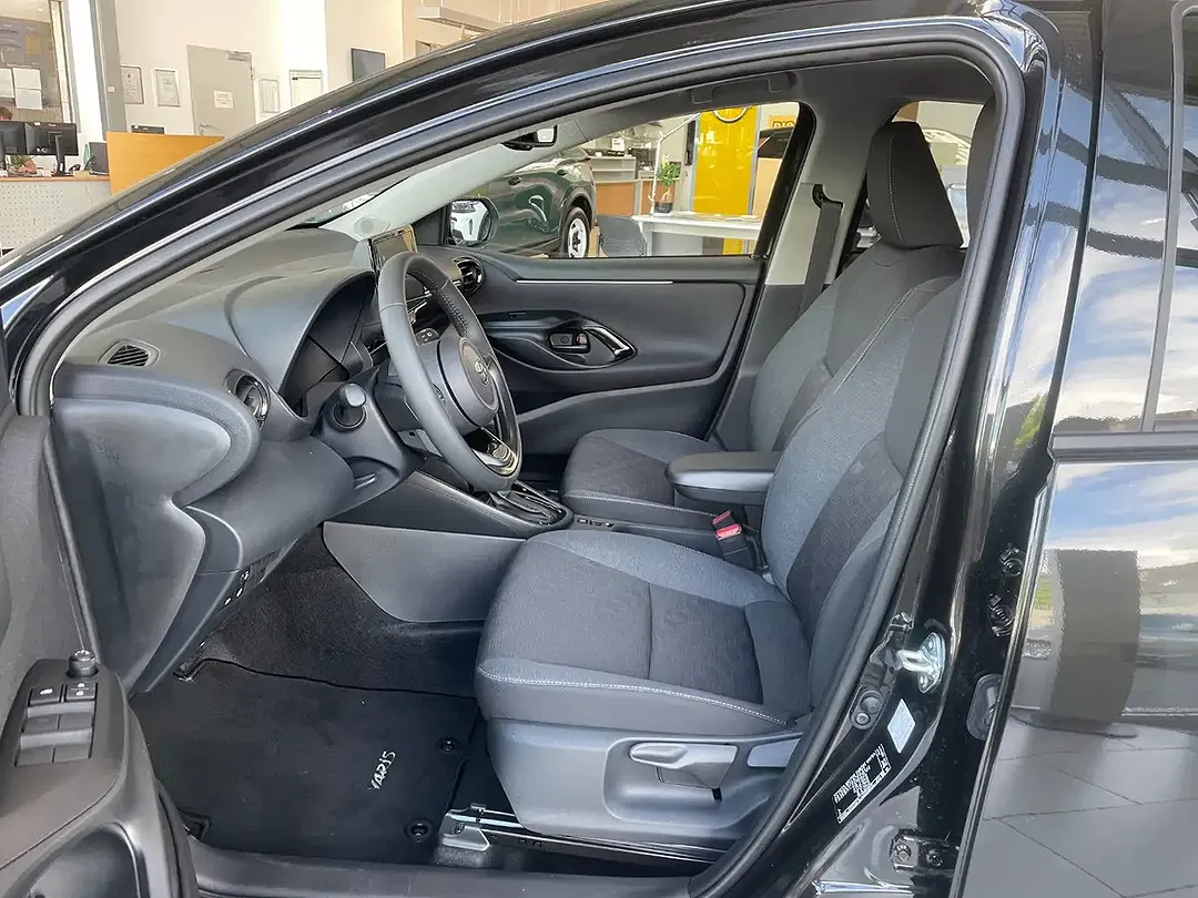 Toyota Yaris - Thumbnail 10