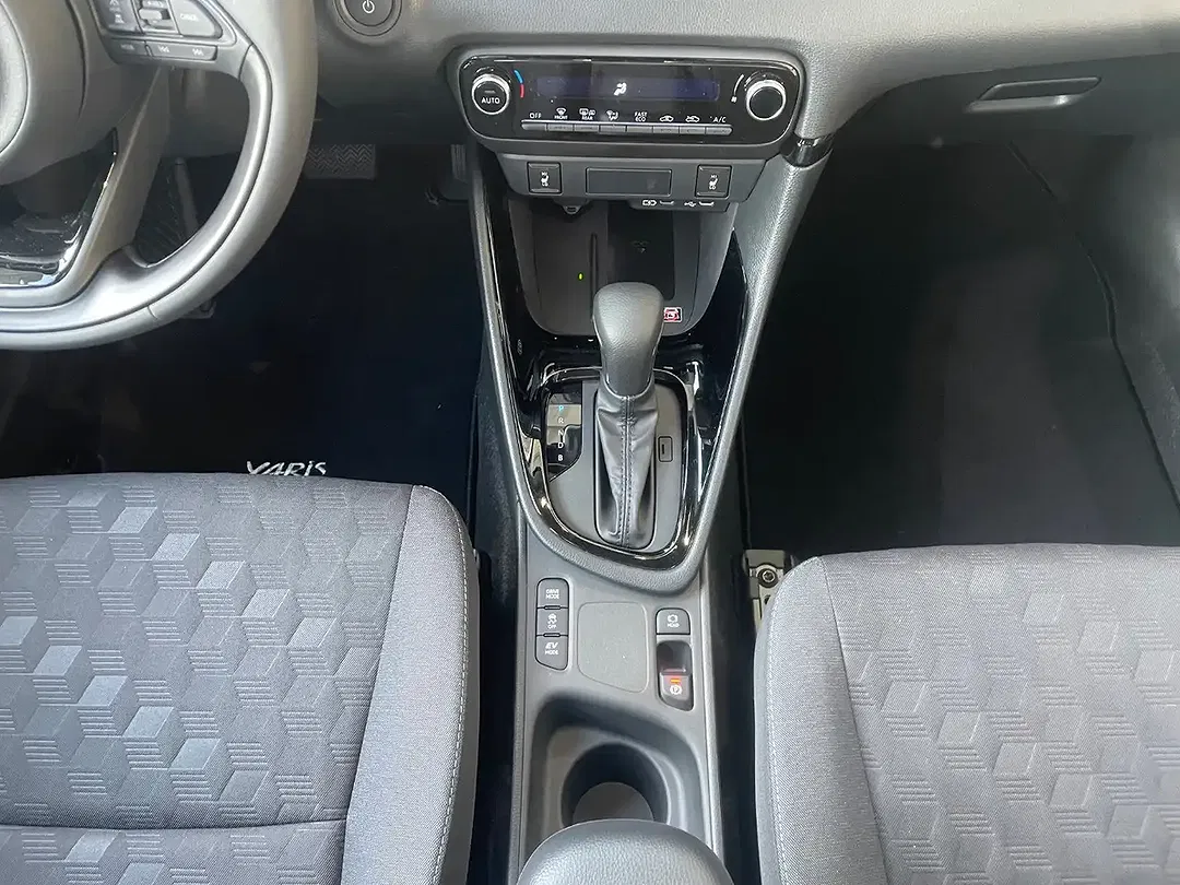 Toyota Yaris - Thumbnail 16