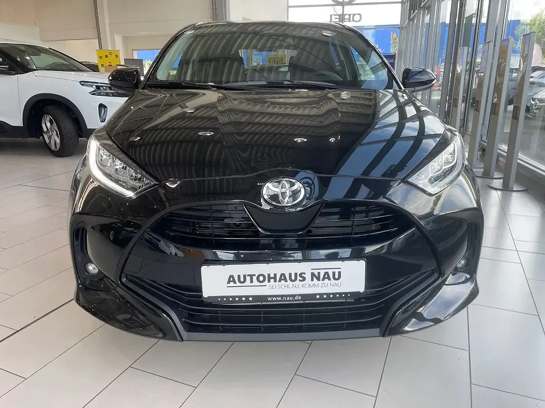 Toyota Yaris - Thumbnail 2