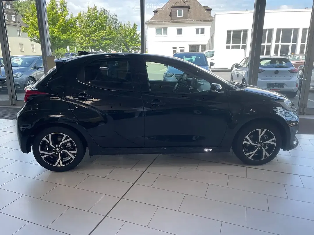 Toyota Yaris - Thumbnail 5