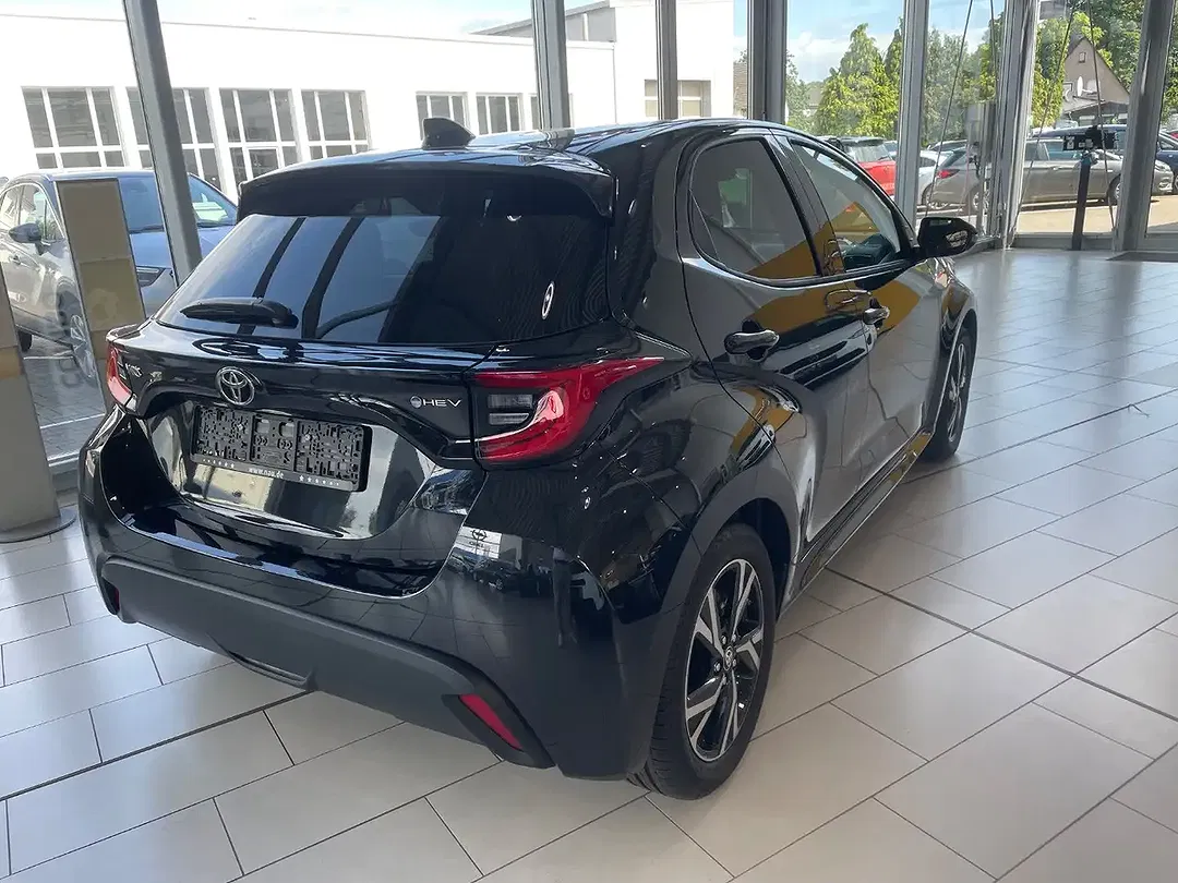 Toyota Yaris - Thumbnail 6