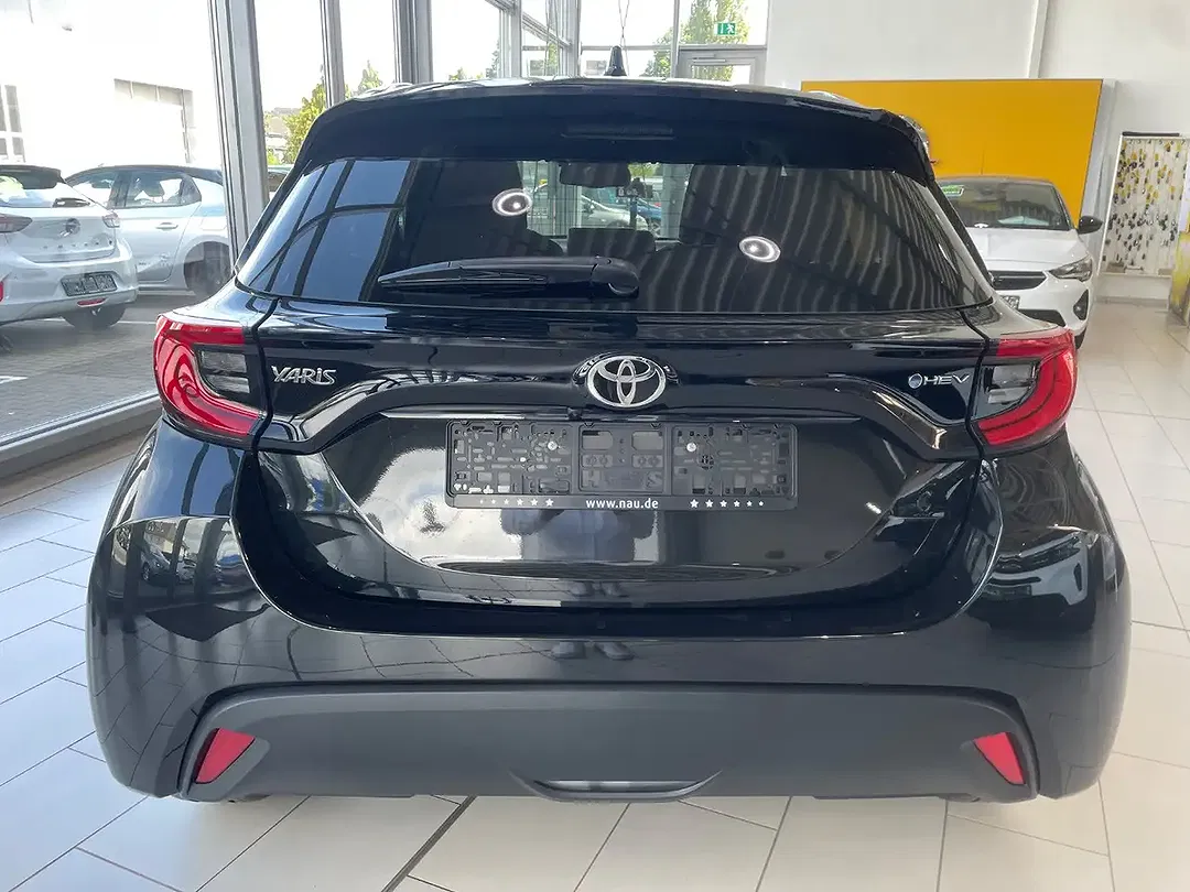 Toyota Yaris - Thumbnail 7