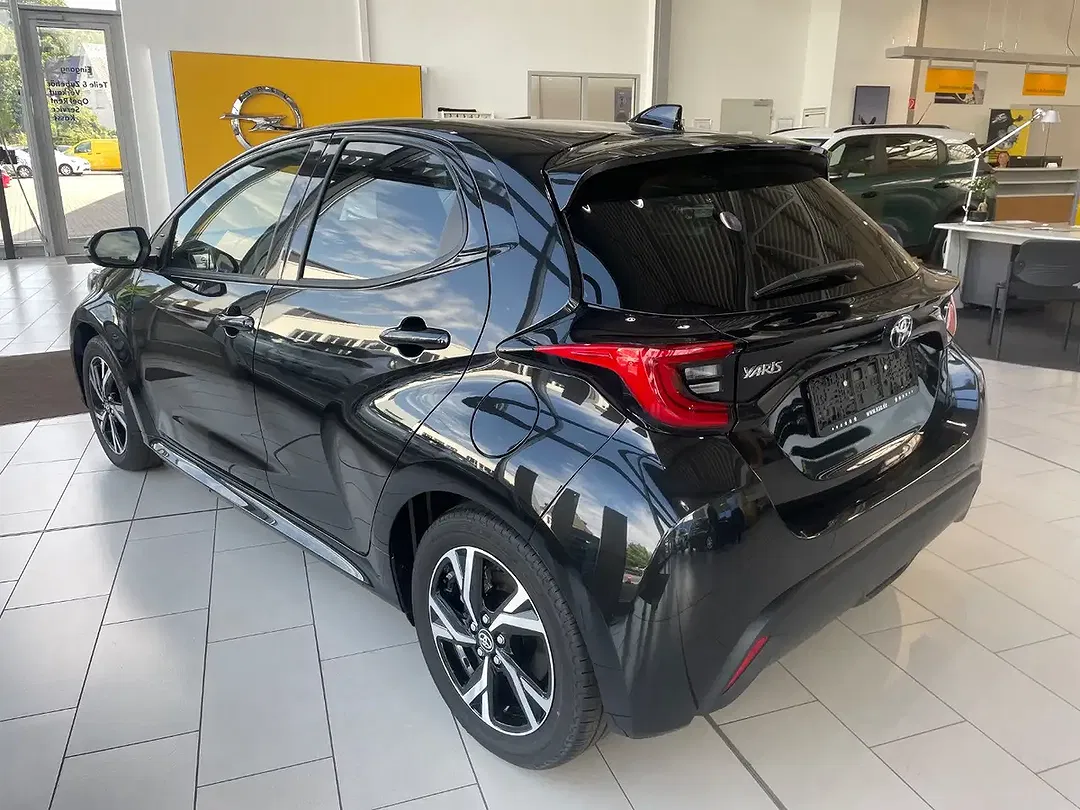 Toyota Yaris - Thumbnail 8