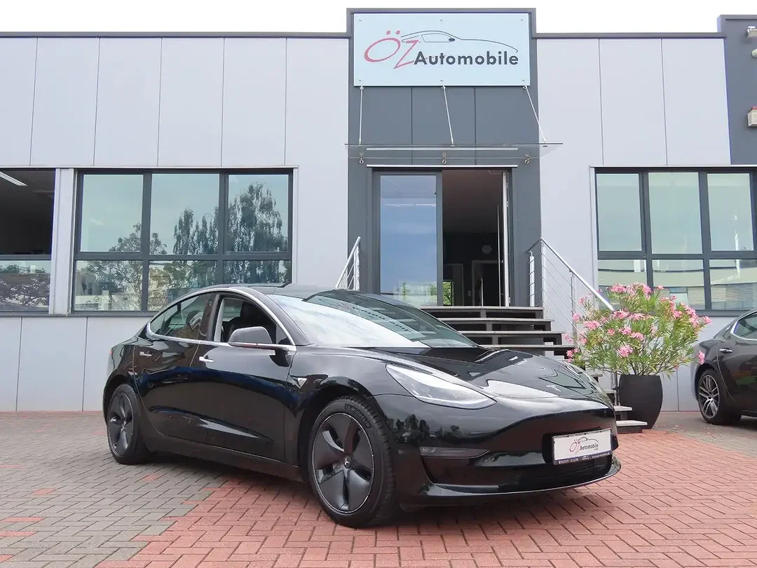 Tesla Model 3 - Afbeelding 1