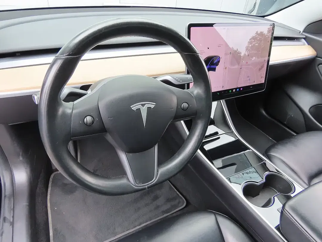 Tesla Model 3 - Thumbnail 12