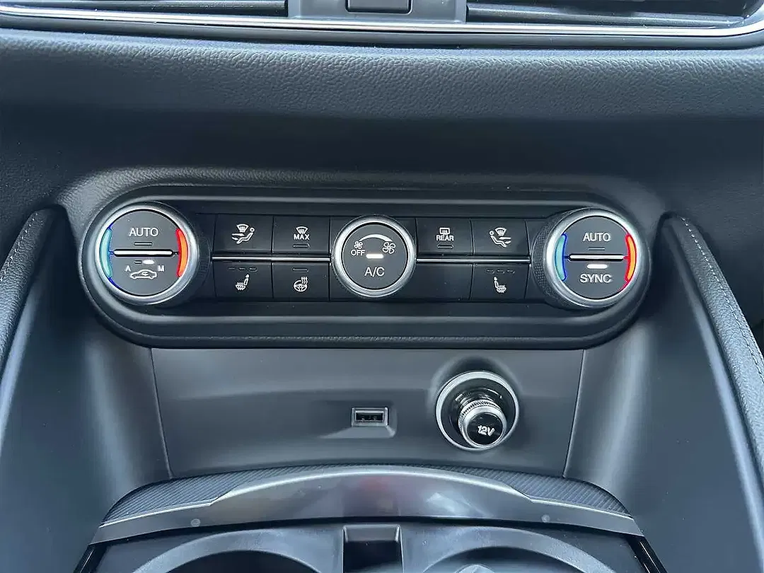 Alfa Romeo Stelvio - Thumbnail 12