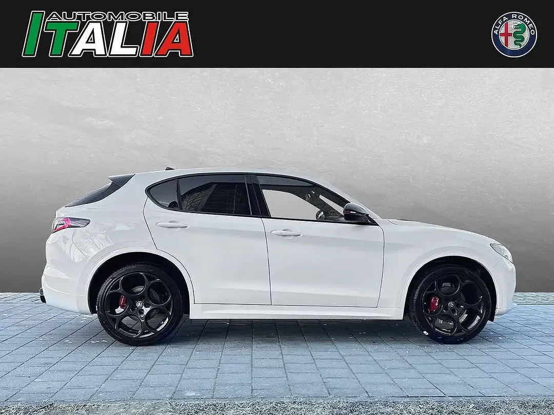 Alfa Romeo Stelvio - Thumbnail 3