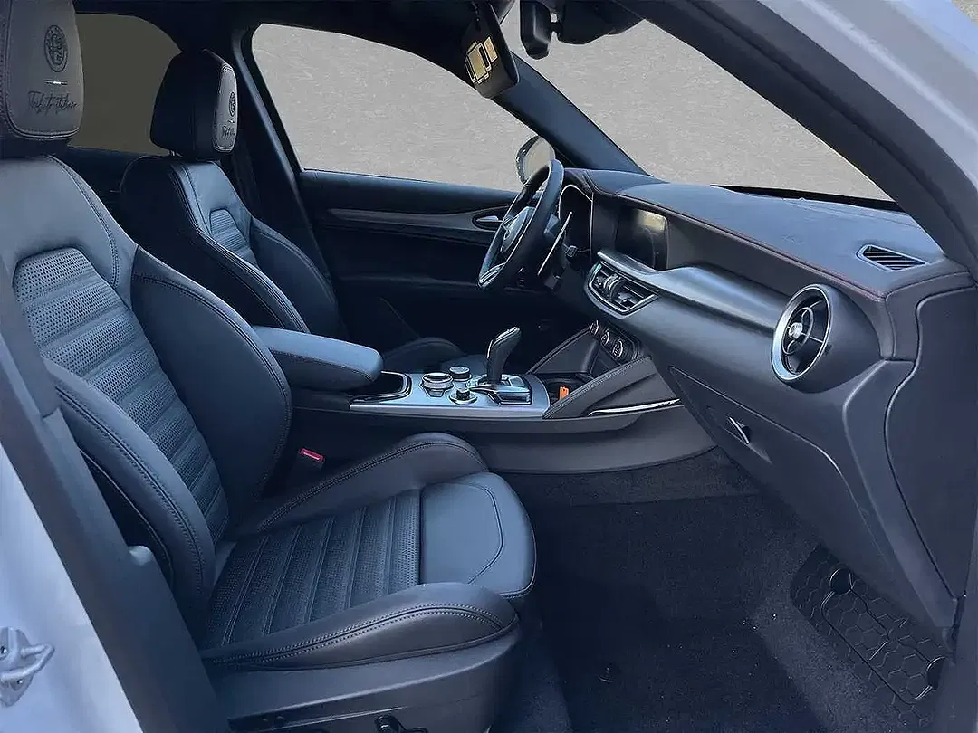 Alfa Romeo Stelvio - Thumbnail 6