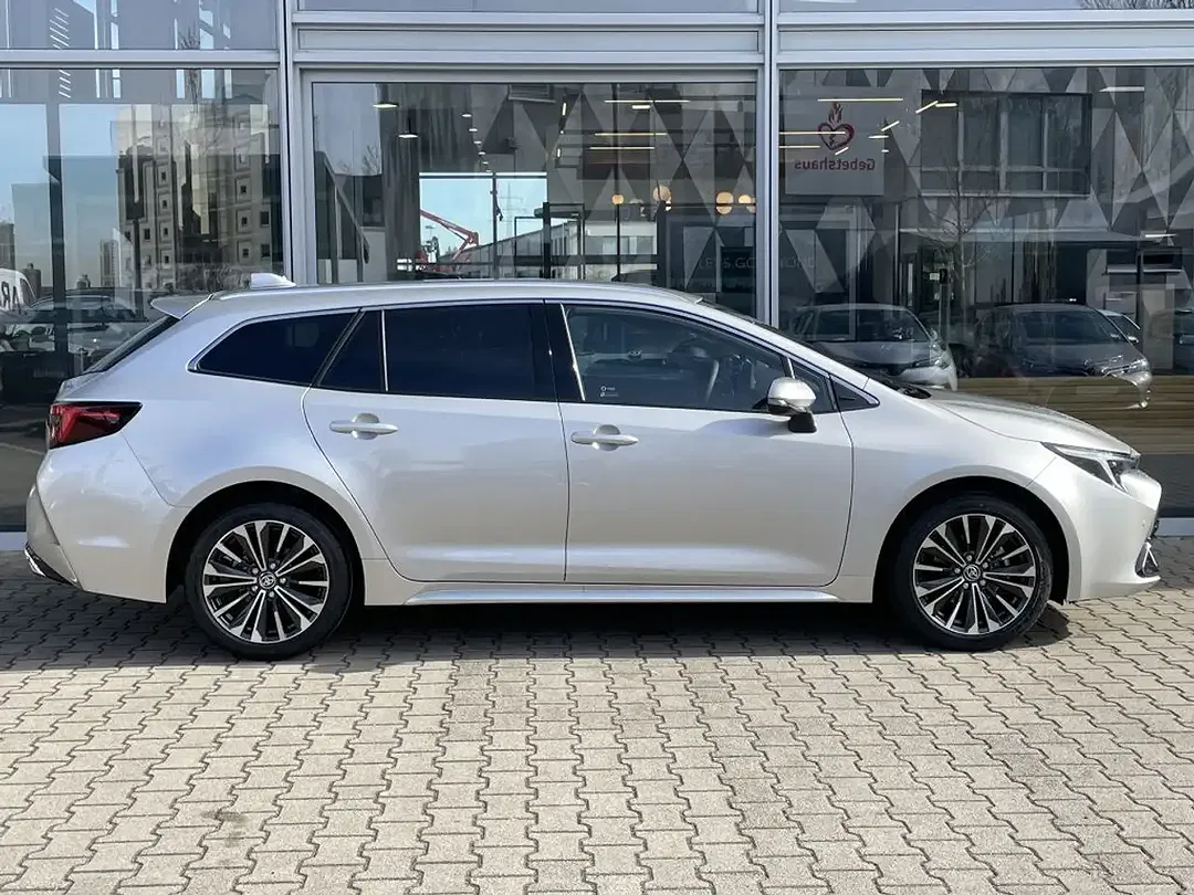 Toyota Corolla - Thumbnail 3