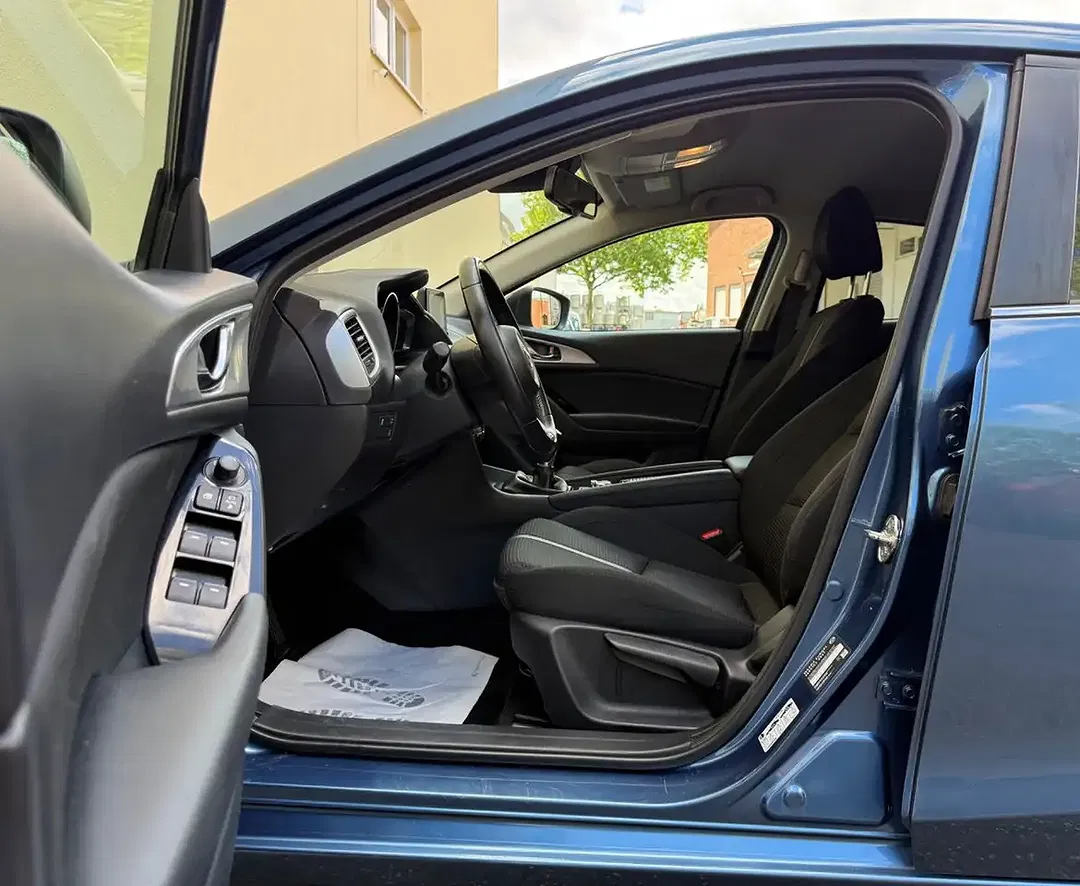 Mazda 3 - Thumbnail 10