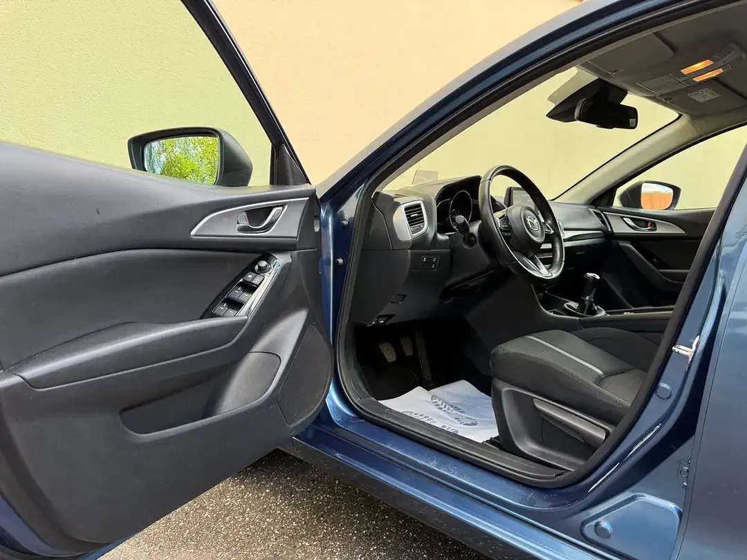 Mazda 3 - Thumbnail 9