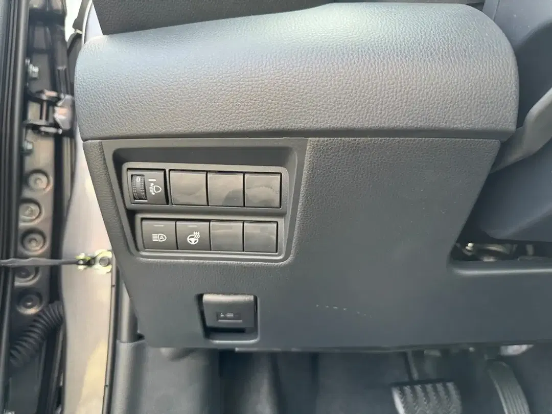 Toyota Yaris - Thumbnail 11