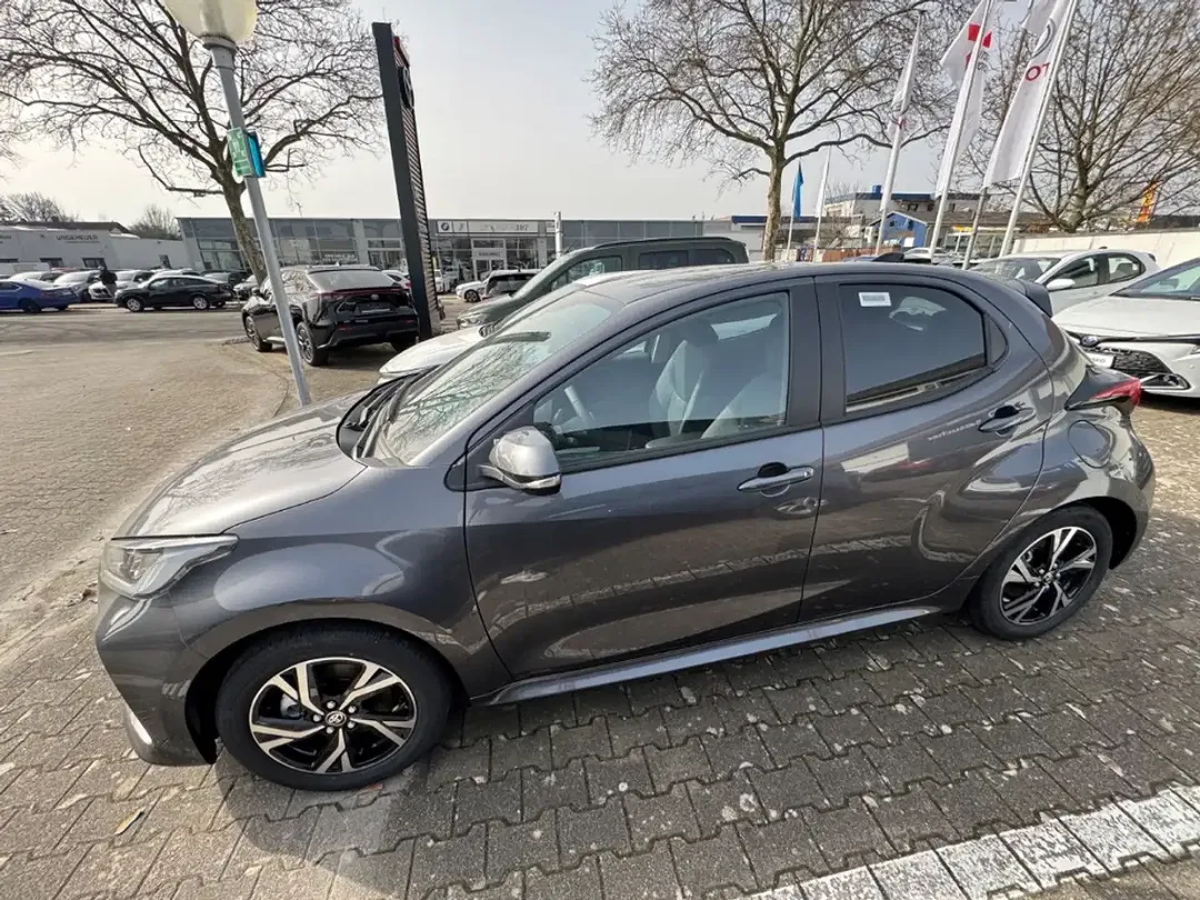 Toyota Yaris - Thumbnail 2