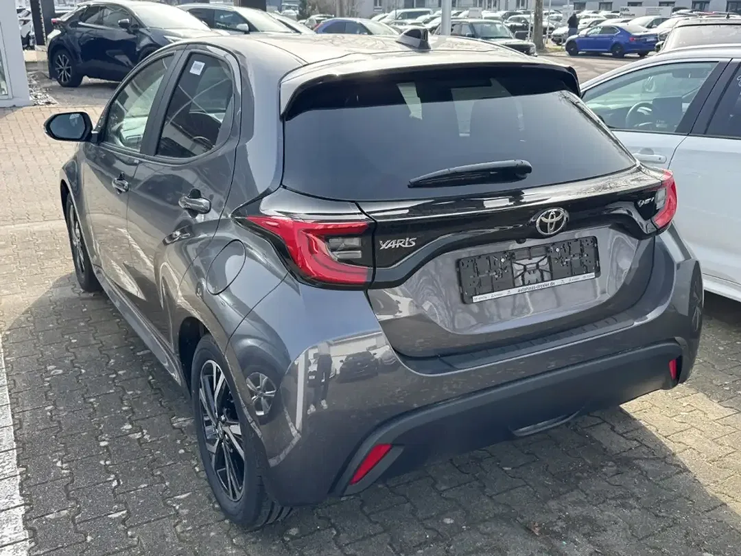 Toyota Yaris - Thumbnail 3