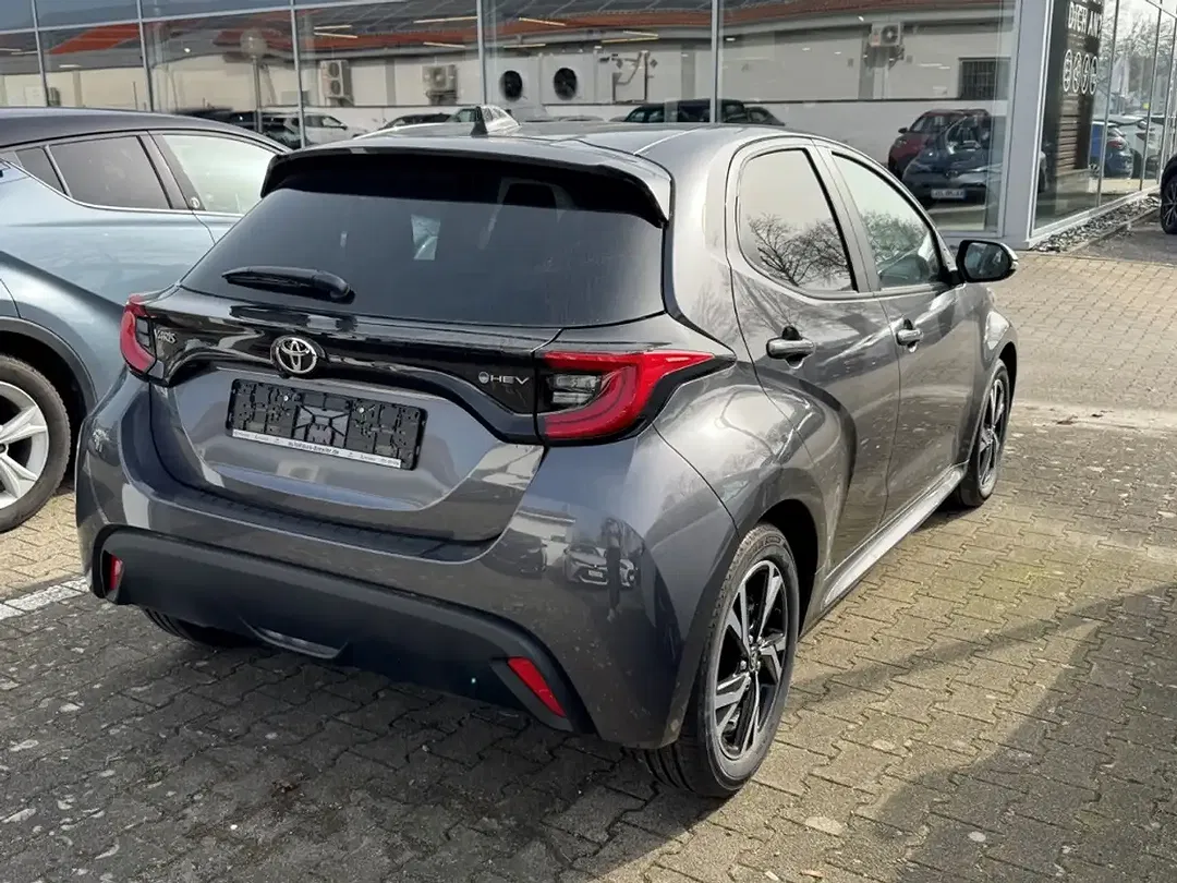 Toyota Yaris - Thumbnail 4