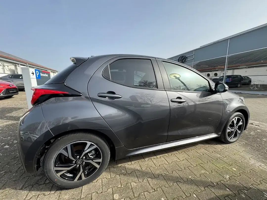 Toyota Yaris - Thumbnail 5