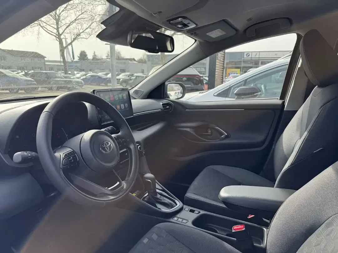 Toyota Yaris - Thumbnail 7