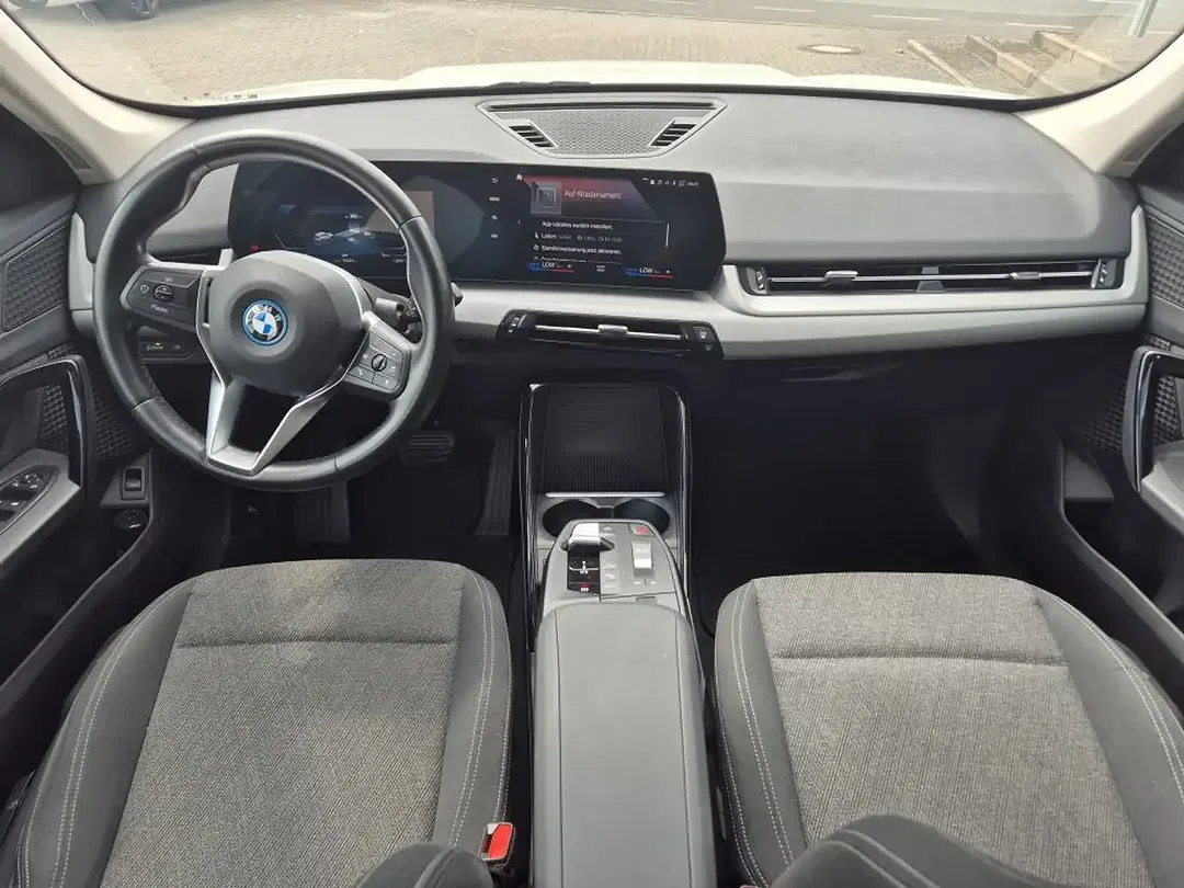 BMW iX1 - Thumbnail 9