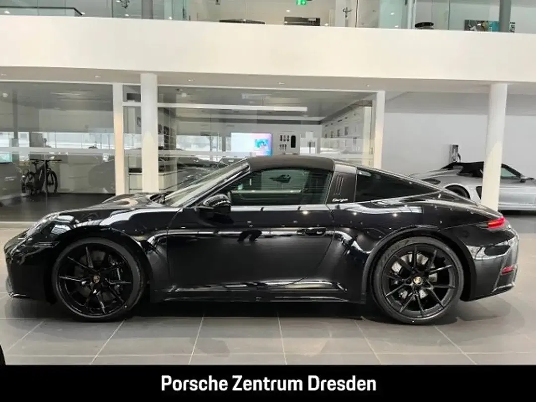 Porsche 992 - Thumbnail 2